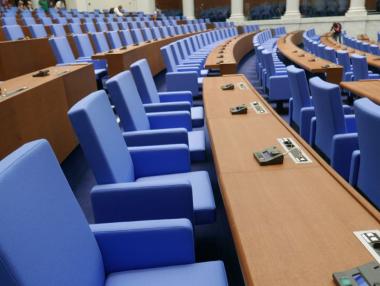 Управляващите приеха на първо четене бюджета с по-малко от 121 гласа