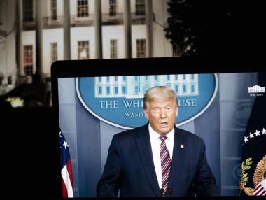 Висши представители на администрацията тихо се отдръпват от Тръмп