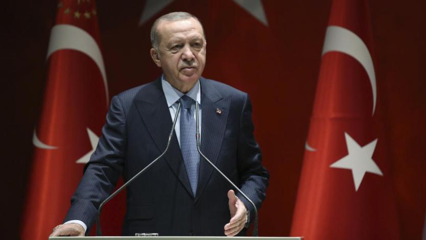 Ердоган уволни шефа на Централната банка заради резкия спад на лирата
