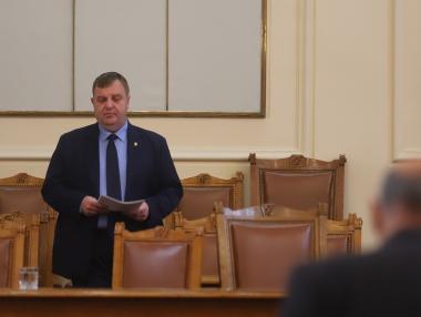 Правителството подписа договор за 1 млрд. лв. за поръчка на кораби