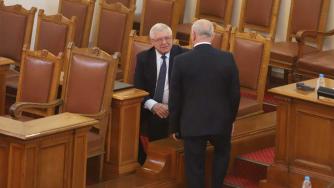 Депутатите развързаха ръцете на Ананиев за по-големи харчове