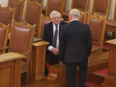 Депутатите развързаха ръцете на Ананиев за по-големи харчове