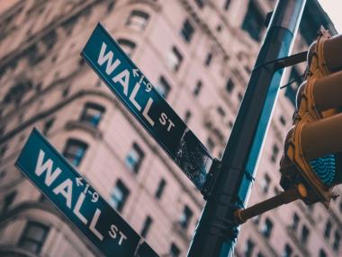 COVID изпрати Уолстрийт към дъното
