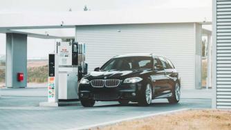 FT: Великобритания забранява продажбата на бензинови и дизелови коли още от 2030 г.