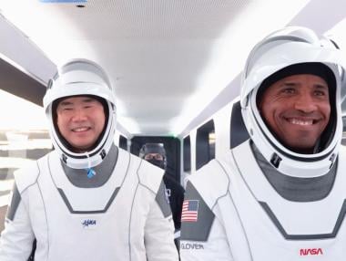 Астронавтите на SpaceX достигнаха МКС