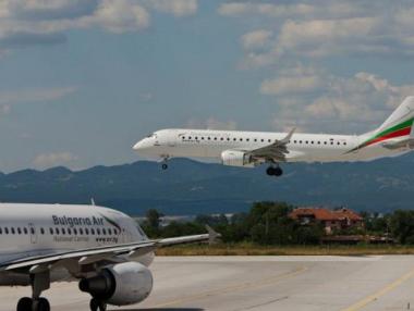 „България Еър“ с допълнителни полети до Лондон и Амстердам за празниците
