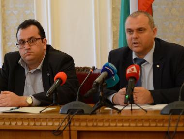 Ананиев е харесал идеята на ВМРО за данъчни отстъпки за „богати“ родители