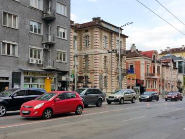 Продажбите на нови коли в България продължават да потъват