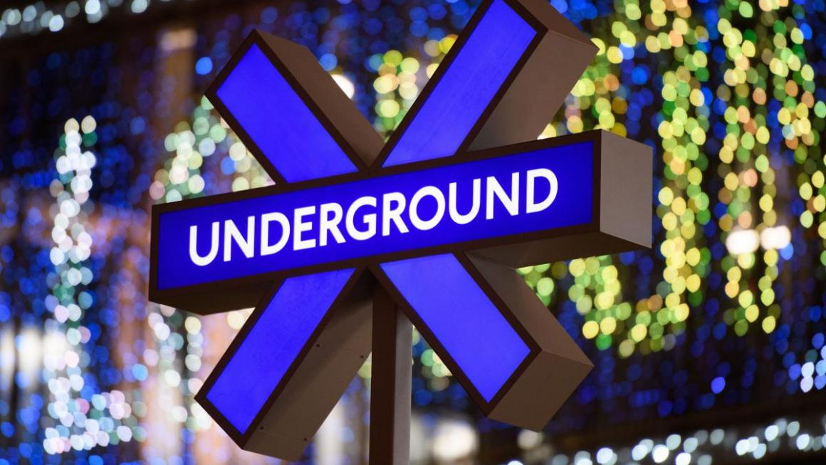 Галерия :: Снимка 0 :: PlayStation 5 преобрази лондонското метро (снимки)}