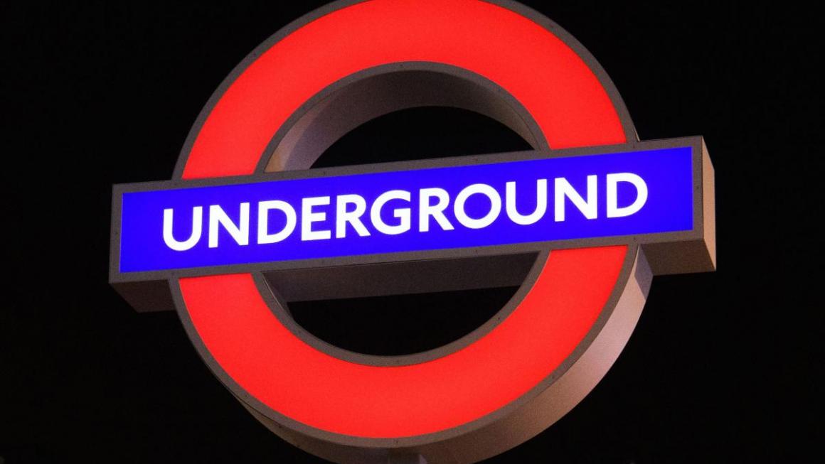 Галерия :: Снимка 2 :: PlayStation 5 преобрази лондонското метро (снимки)}