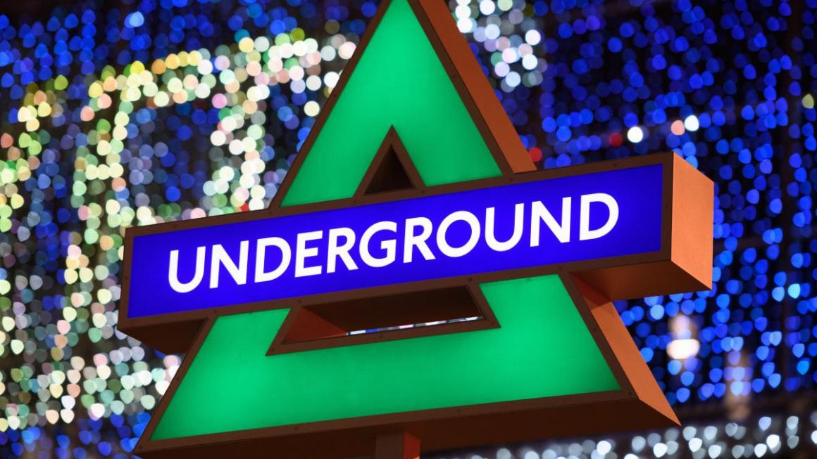 Галерия :: Снимка 1 :: PlayStation 5 преобрази лондонското метро (снимки)}