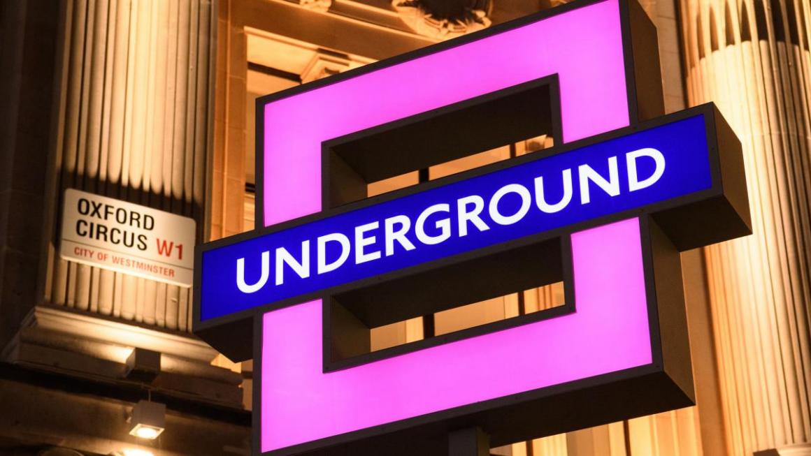 Галерия :: Снимка 3 :: PlayStation 5 преобрази лондонското метро (снимки)}