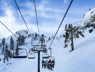 Четири пъти по-малко българи планират ваканция тази зима