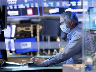 Mежду надеждата за ваксина и COVID реалността: Пазарите изглеждат объркани