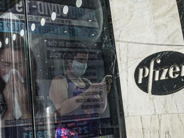 Pfizer иска спешно одобрение на ваксината си от регулатора в САЩ