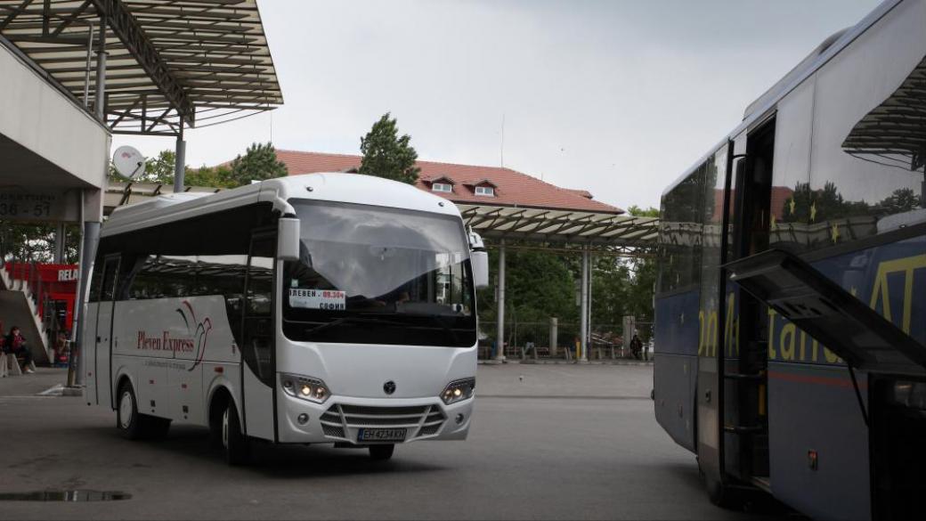 Таксита и автобуси спират работа в сряда заради закона за „споделеното пътуване“
