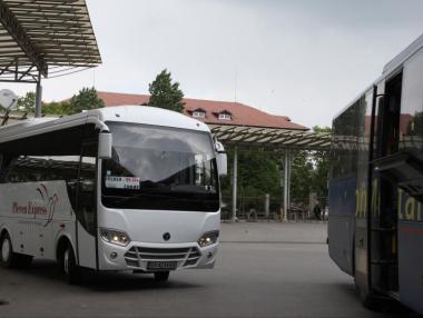 Таксита и автобуси спират работа в сряда заради закона за „споделеното пътуване“