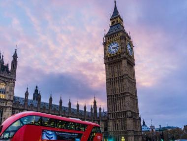 Англия намалява карантината на 5 дни за всички пристигащи