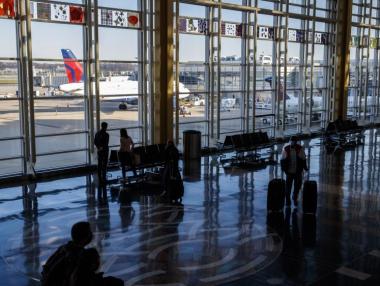 Прогнозните загуби за авиацията стават все по-мрачни