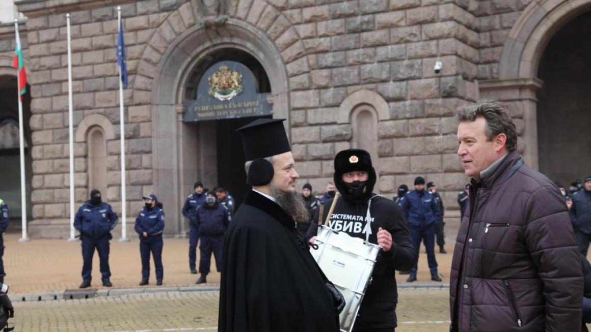 Галерия :: Снимка 0 :: Протестите срещу правителствените мерки ескалираха}