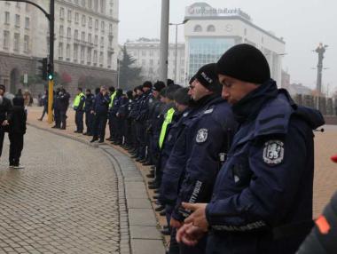 Депутатите окончателно гласуваха 15% увеличение на полицейските заплати