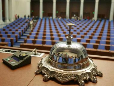 Управляващите се поправиха за огромната неустойка при бързите кредити