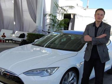 Автомобилната администрация в САЩ разследва Tesla