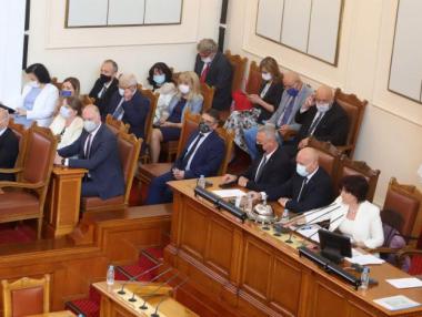 Тираничните конституционалисти