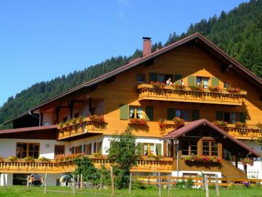 Започват масови проверки в къщите за гости заради 8 декември