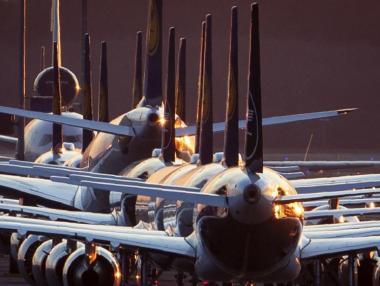 Съкращенията в авиоиндустрията не спират