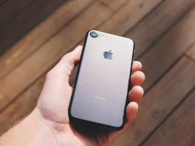 Италия глоби Apple с $12 млн. заради заблуда за iPhone