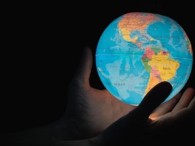 Земята е безценна: Но колко все пак струва тя?