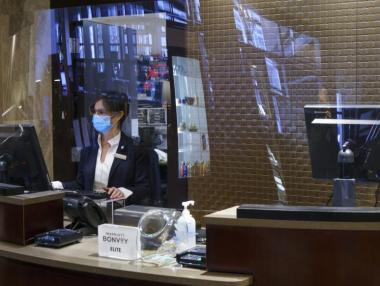 Хотелите обвиниха правителството в „двоен стандарт“