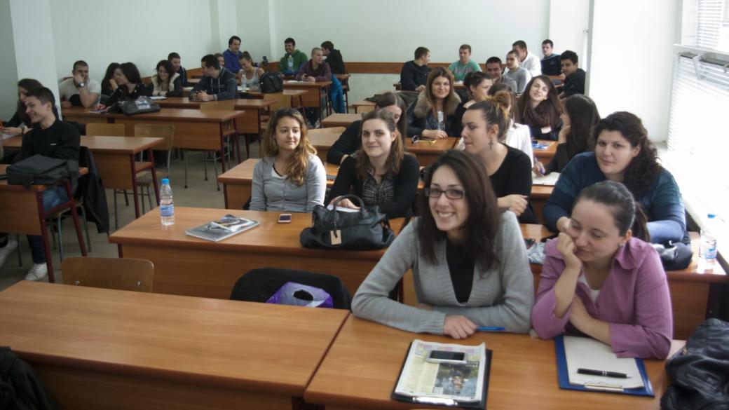Държавата ще поема таксите на студенти, решили да останат в България
