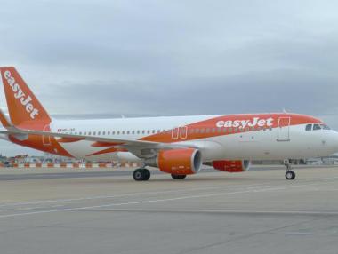 EasyJet започва да таксува и ръчния багаж