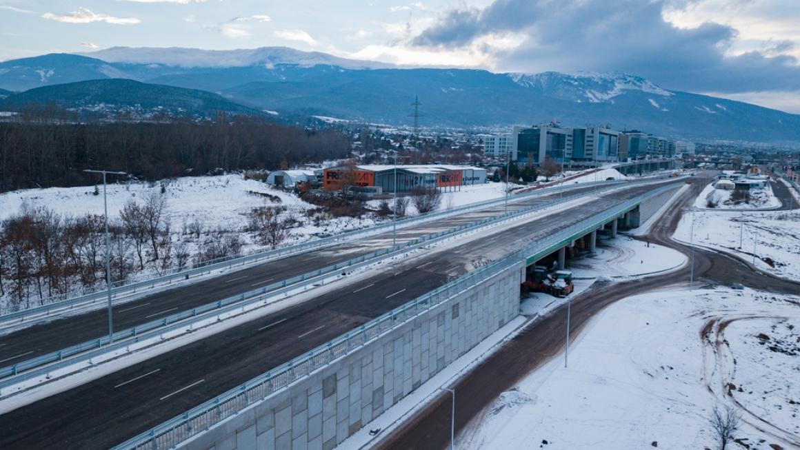 Галерия :: Снимка 7 :: АПИ пуска полуготова отсечка от Софийския околовръстен път (снимки)}
