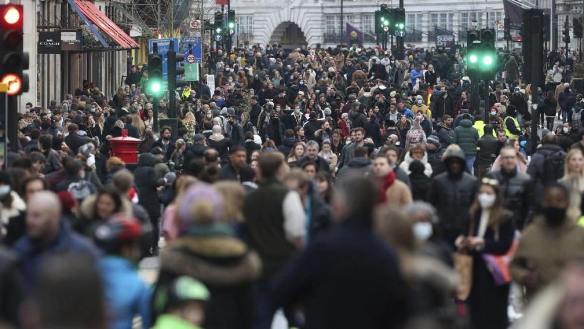 Галерия :: Снимка 5 :: Британците се впуснаха в луд шопинг уикенд (снимки)}