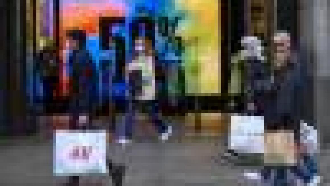 Галерия :: Снимка 3 :: Британците се впуснаха в луд шопинг уикенд (снимки)}