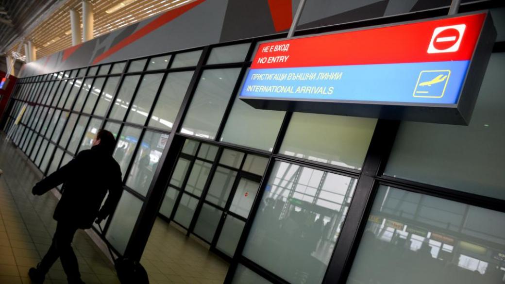 Сривът при пътниците през Летище София се задълбочава