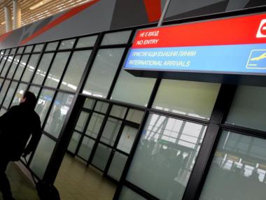 Сривът при пътниците през Летище София се задълбочава