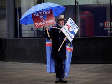 Проблемите при неделните преговори по Брекзит потопиха паунда с над 1%