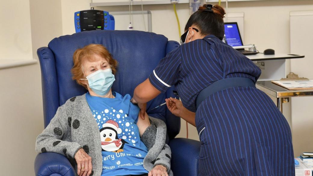 90-годишна британка е първата, ваксинирана срещу COVID-19