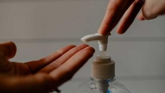 Правителството отдели 17 млн. лв. за дезинфектанти в училищата