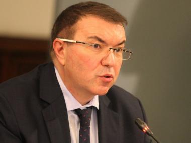 Ангелов вече не иска да отваря детските градини и яслите