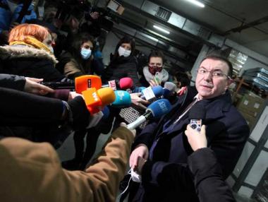 Здравният министър ще настоява мерките да останат и след 21 декември