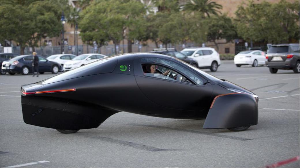 Калифорнийски стартъп създаде кола, която се задвижва от слънцето (видео)
