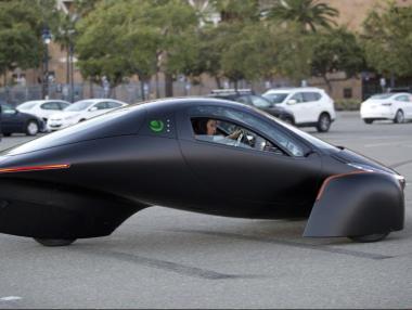 Калифорнийски стартъп създаде кола, която се задвижва от слънцето (видео)