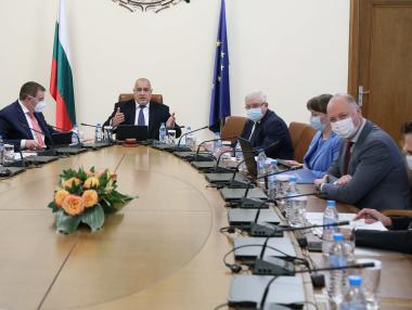 Правителството одобри програмата за компенсации към затворените фирми