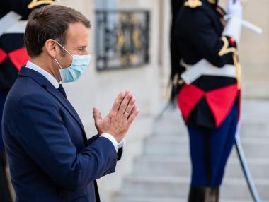 Франция очаква коронакризата да продължи поне още година