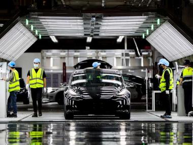 Tesla с безпрецедентна търговия преди дебюта в S&P 500